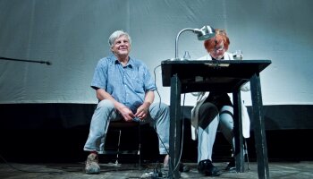 Manželé četli ukázku ze hry Marta Peschek jde do nebe, což je komedie o nebeské bráně, špinavém a páchnoucím chlapisku a protivné bábě. Foto: David Konečný